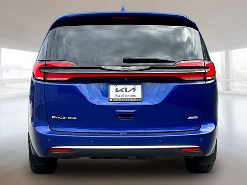 Used 2021 Chrysler Pacifica Touring-L w/ Uconnect Theater Family Group AWD/4WD image 5