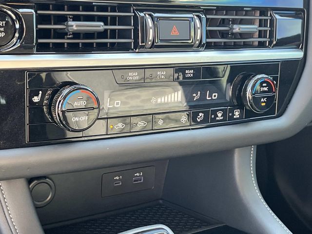 Used 2025 Nissan Pathfinder SV FWD image 32