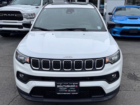Used 2023 Jeep Compass Latitude w/ Sun and Sound Group AWD/4WD image 2