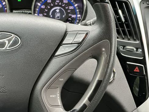 Used 2012 Hyundai Sonata Limited w/ Navigation Pkg FWD image 10