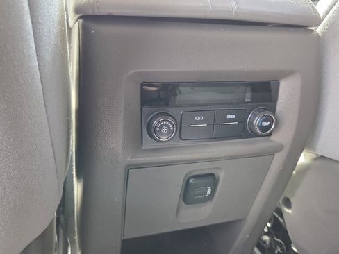 Used 2018 Chevrolet Traverse LT FWD image 15
