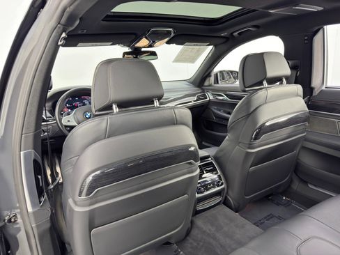 Used 2022 BMW 750i xDrive w/ Executive Package AWD/4WD image 42