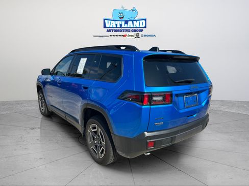 Used 2026 Jeep Cherokee Laredo AWD/4WD image 3