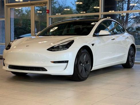 Used 2023 Tesla Model 3 Standard Range RWD image 3