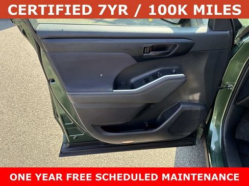Used 2023 Toyota Highlander LE FWD image 13