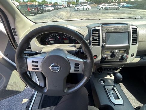 Used 2020 Nissan Frontier SV w/ Midnight Edition Floor Mats AWD/4WD image 17