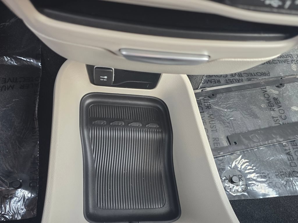 Used 2023 Chrysler Pacifica Touring-L FWD image 36