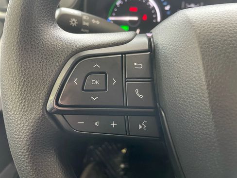 Used 2025 Toyota Sienna LE image 10