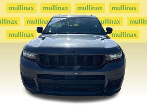 Used 2023 Jeep Grand Cherokee L Laredo RWD image 11