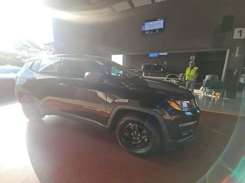 Used 2020 Jeep Compass Sport FWD image 3