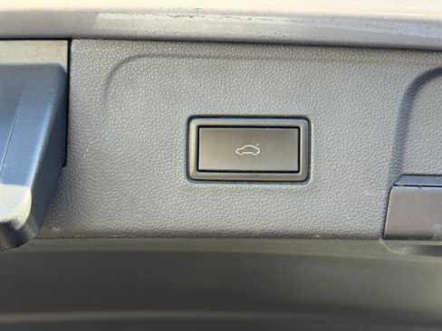 Used 2021 Volkswagen Atlas SE w/ Panoramic Sunroof Package FWD image 18