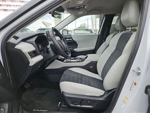 Used 2025 Mitsubishi Outlander SE AWD/4WD image 11