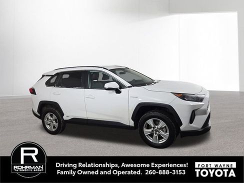 Used 2021 Toyota RAV4 LE image 5