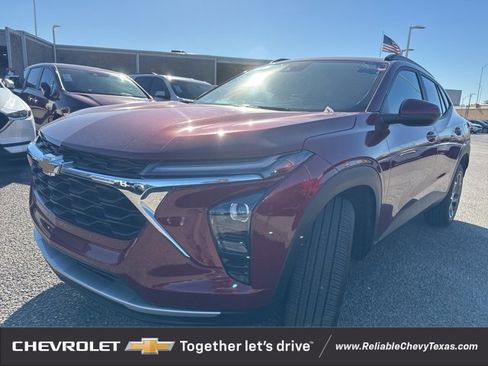 Certified 2025 Chevrolet Trax LT w/ LT Convenience Package image 3