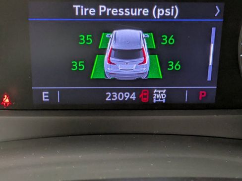 Used 2023 Cadillac XT4 Luxury w/ Cold Weather Package image 16