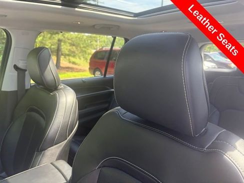 Used 2024 Jeep Grand Cherokee L Limited w/ Luxury Tech Group II AWD/4WD image 6