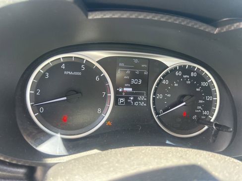 Used 2020 Nissan Versa S FWD image 7