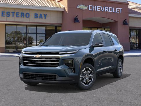 New 2026 Chevrolet Traverse LT w/ Driver Confidence Package FWD image 30