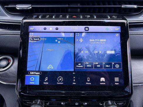 Used 2022 Jeep Grand Cherokee Overland w/ Luxury Tech Group IV AWD/4WD image 26