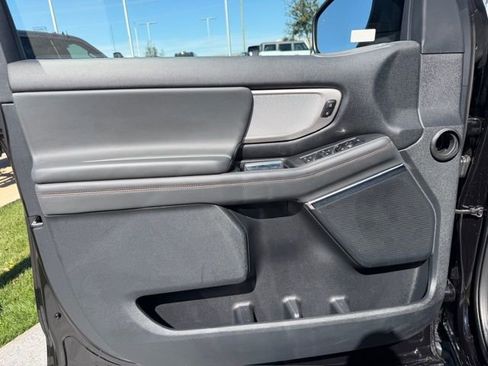 Certified 2025 Ford Expedition Active image 10