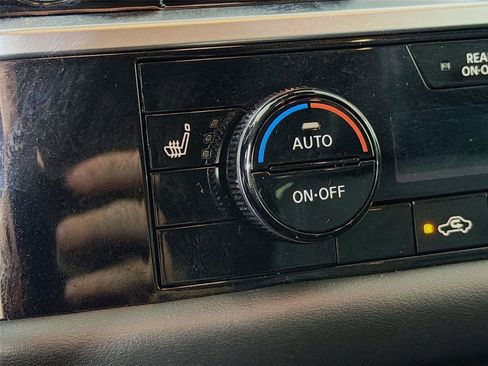 Used 2025 Nissan Pathfinder SL AWD/4WD image 20