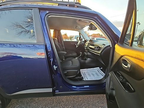 Used 2017 Jeep Renegade Latitude image 49