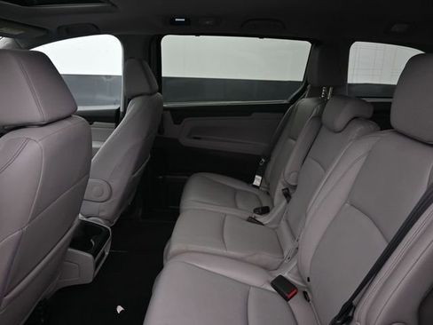 Certified 2024 Honda Odyssey EX-L image 15