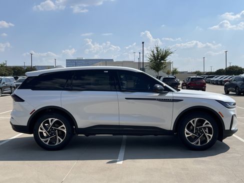 New 2025 Lincoln Nautilus Premier w/ Jet Appearance Package image 10