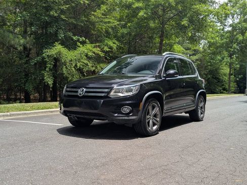 Used 2017 Volkswagen Tiguan Sport FWD image 2