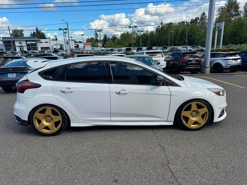 Used 2018 Ford Focus ST FWD image 7