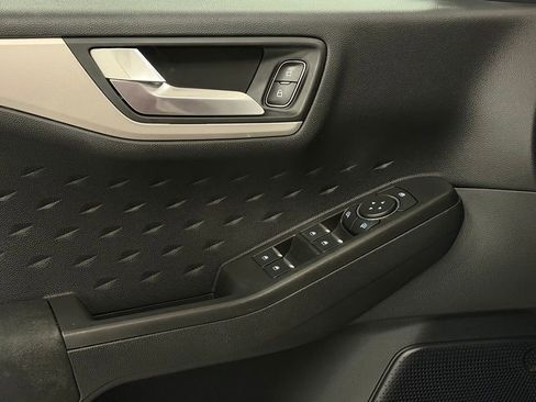 Used 2020 Ford Escape SE FWD image 13