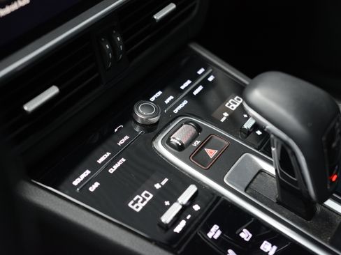 Certified 2023 Porsche Cayenne AWD/4WD image 20