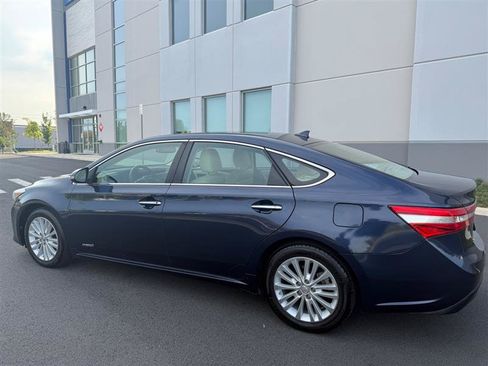 Used 2014 Toyota Avalon Limited w/ Technology Package FWD image 6