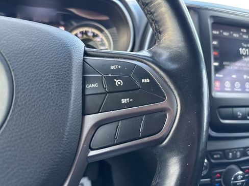 Used 2021 Jeep Cherokee Latitude Lux w/ Comfort/Convenience Group image 16