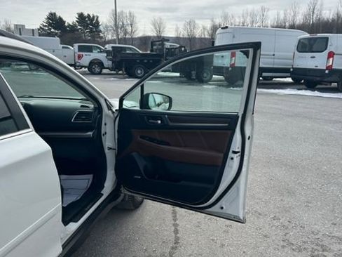 Used 2018 Subaru Outback 3.6R Touring image 47
