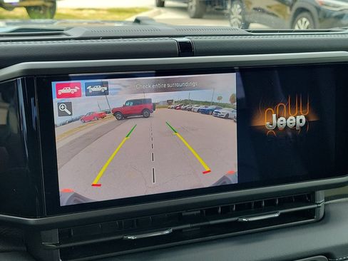 Used 2024 Jeep Gladiator Mojave AWD/4WD image 20