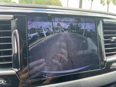 Used 2019 Chrysler Pacifica Touring-L Plus FWD image 25