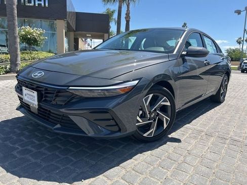 New 2026 Hyundai Elantra Limited FWD image 2
