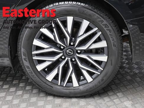 Used 2024 Nissan Altima 2.5 SV w/ SV Premium Package FWD image 8