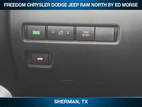 Used 2025 Nissan Sentra SR image 16