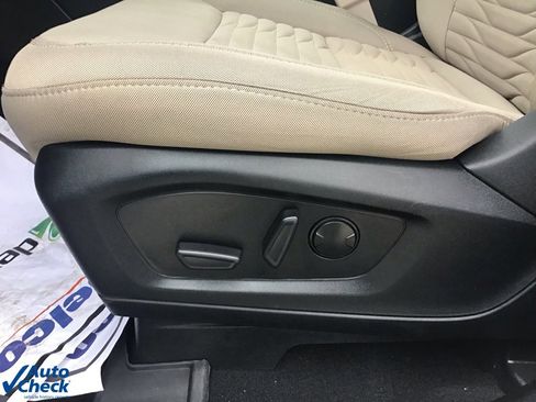 Used 2021 Ford Explorer XLT image 31