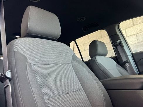 Used 2023 Chevrolet Traverse LT FWD image 22