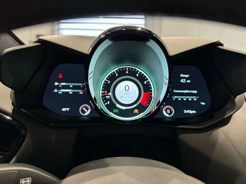 Used 2020 Aston Martin V8 Vantage Coupe image 32