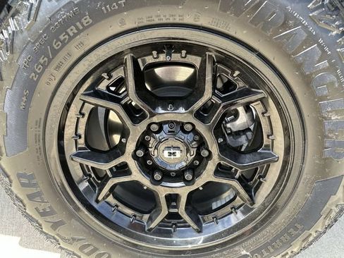 Used 2025 Chevrolet Colorado Z71 w/ Z71 Convenience Package 2 AWD/4WD image 34