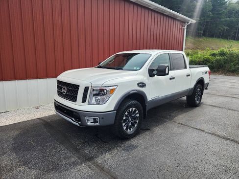 Used 2017 Nissan Titan PRO-4X AWD/4WD image 3