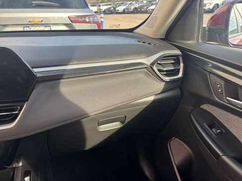 Used 2025 Chevrolet TrailBlazer LT image 35