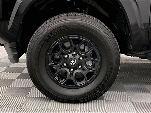 Used 2021 Toyota Tacoma SR5 image 8