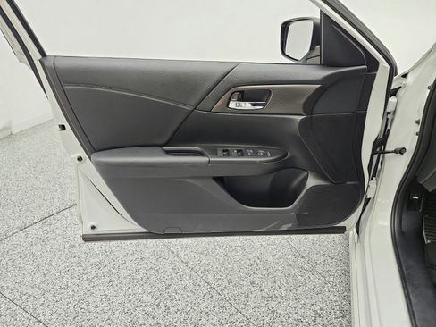 Used 2016 Honda Accord Sport image 12