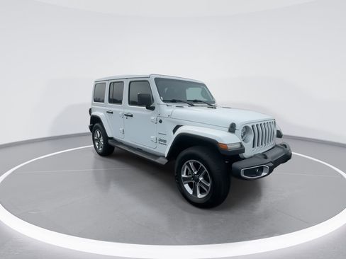Used 2020 Jeep Wrangler Unlimited Sahara image 2