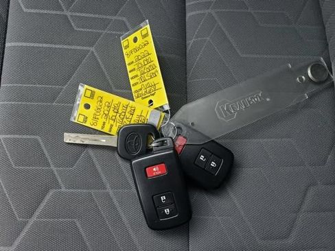 Used 2022 Toyota Tacoma TRD Sport AWD/4WD image 24
